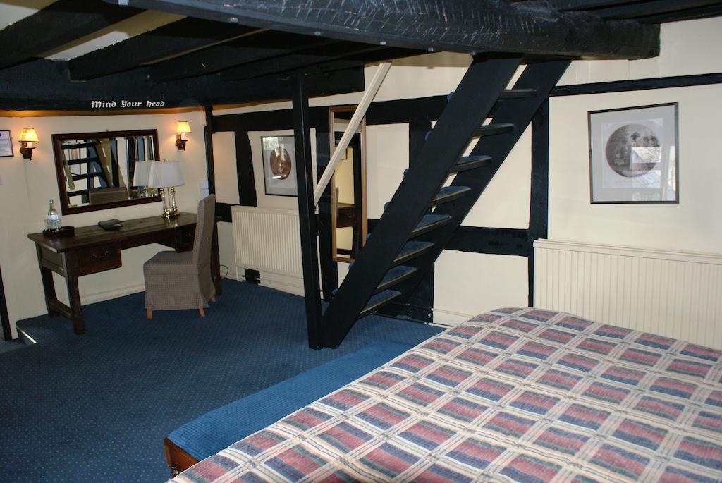 The Old Black Lion Hay-On-Wye Room photo